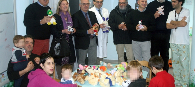 Donati all’Ospedale di Città di Castello i peluche raccolti durante il Teddy Bear Toss di sabato